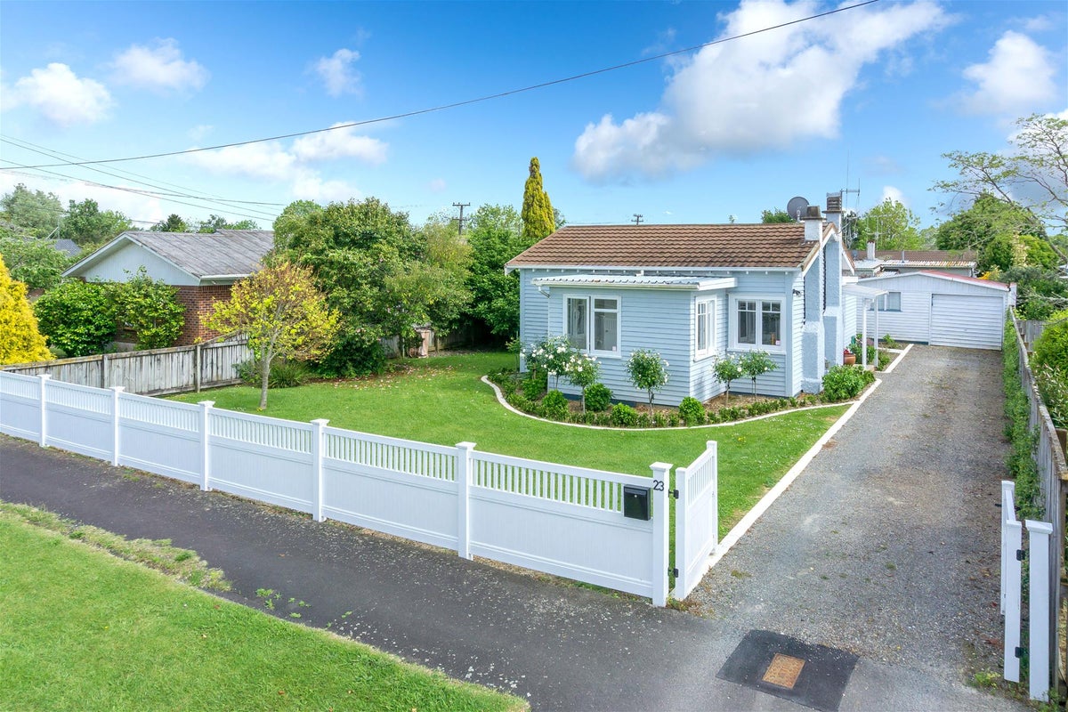 23 Oxford Street, Fairfield, Hamilton - Carousel 1