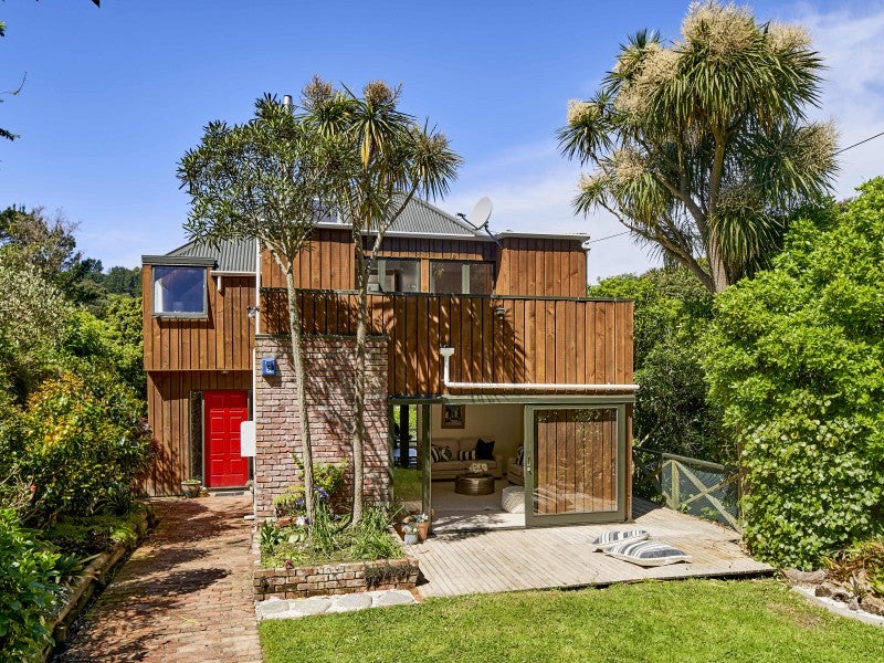 46 Gordon Road, Plimmerton, Porirua - Carousel 1