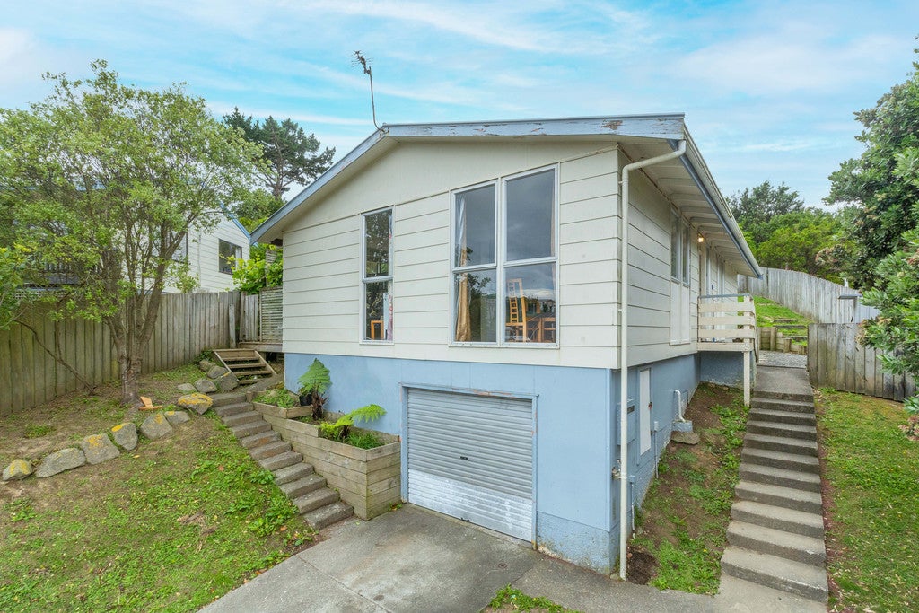 52 Conclusion Street, Ascot Park, Porirua - Carousel 1