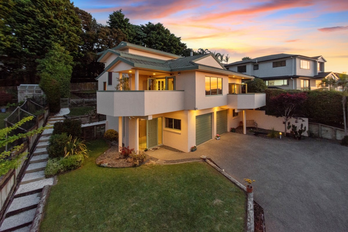 26 Silkwood Grove, Totara Heights, Auckland - Carousel 2