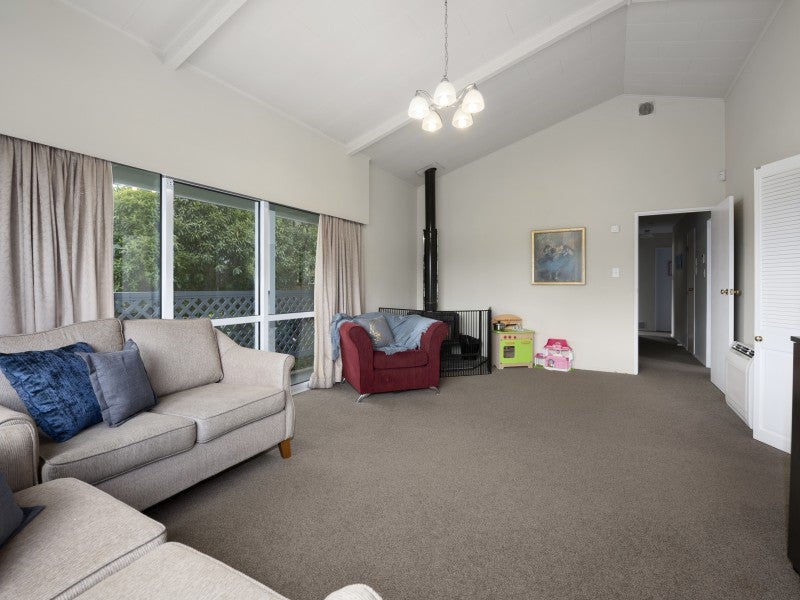 188 California Drive, Totara Park, Upper Hutt - Carousel 2