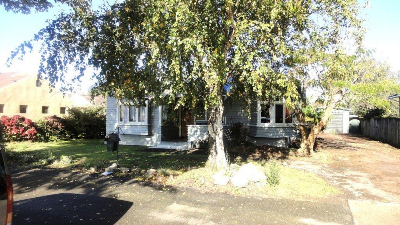 16 Colombo Street, Hokowhitu, Palmerston North - Carousel 1