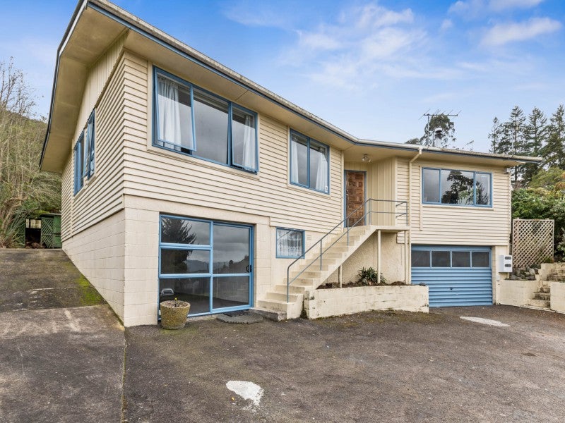 8 Russell Crescent, Western Heights, Rotorua - Carousel 1