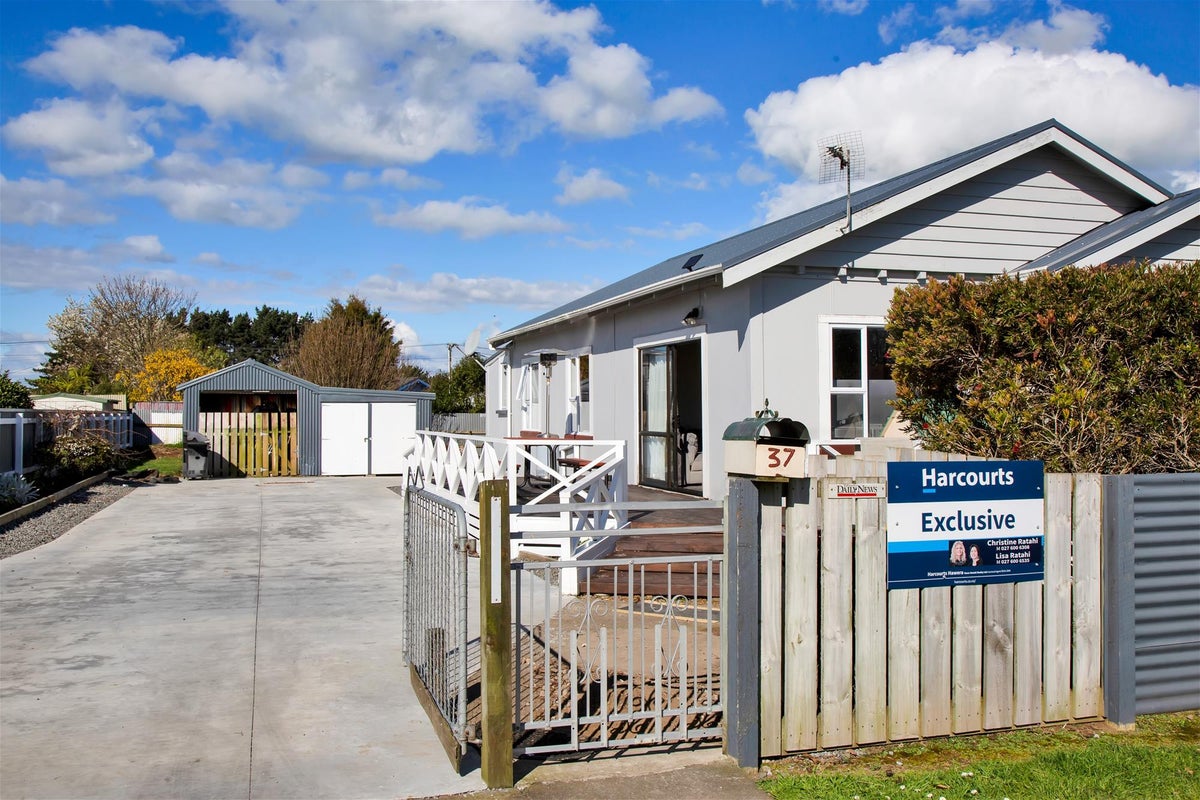 37 Wallscourt Place, Normanby, Hawera - Carousel 1