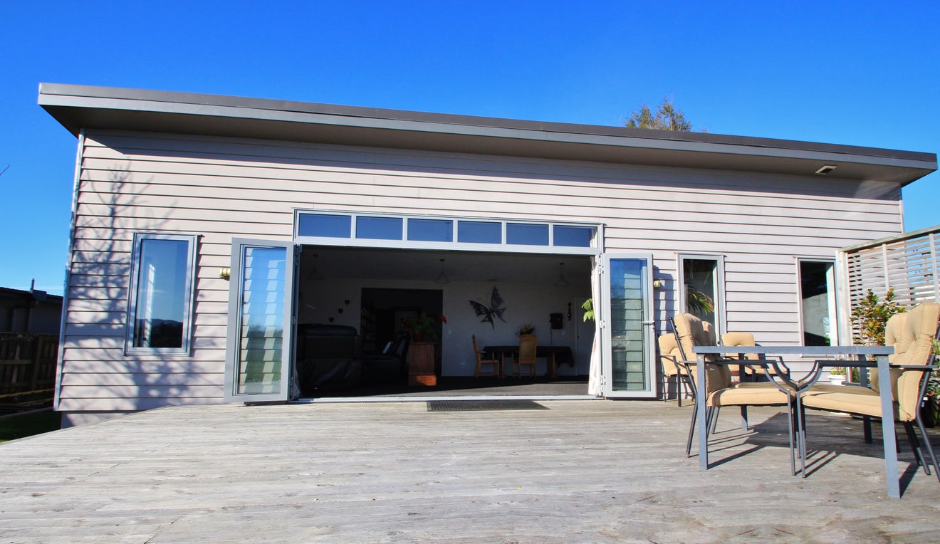 30 Huron Street, East Gore, Gore - Carousel 1