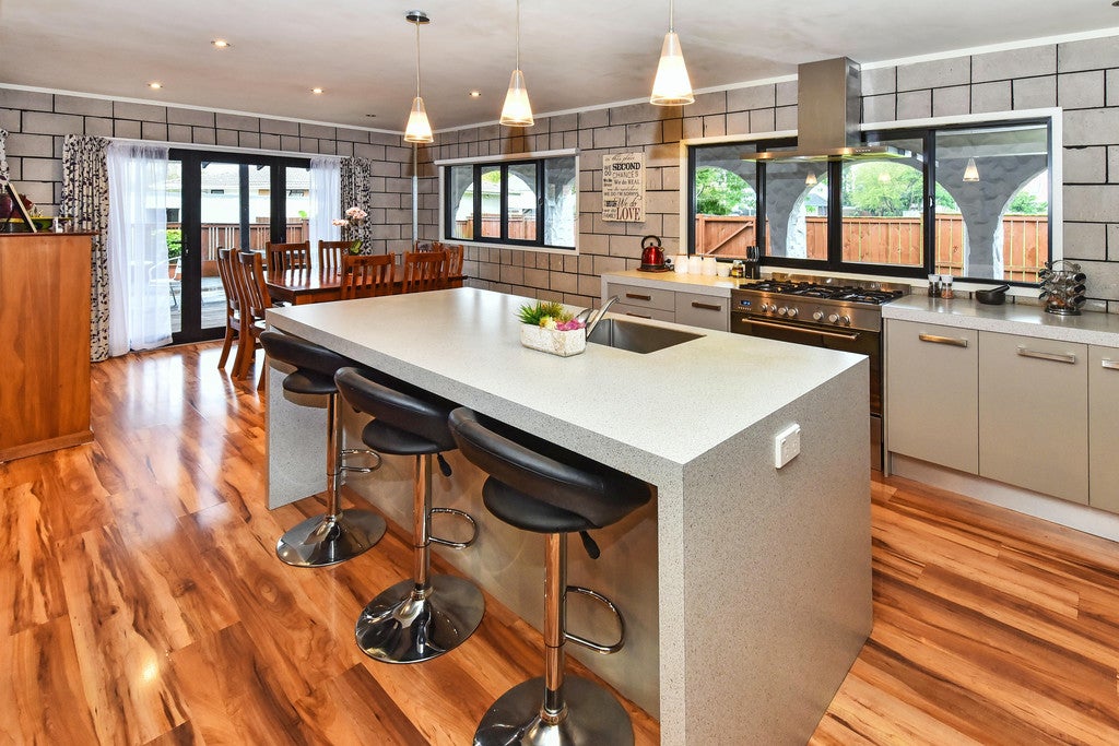 15 Corolu Place, Conifer Grove, Takanini - Carousel 1