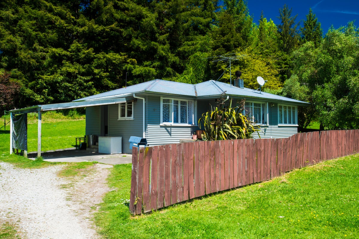 68 Endcliffe Road, Kaiti, Gisborne - Carousel 1