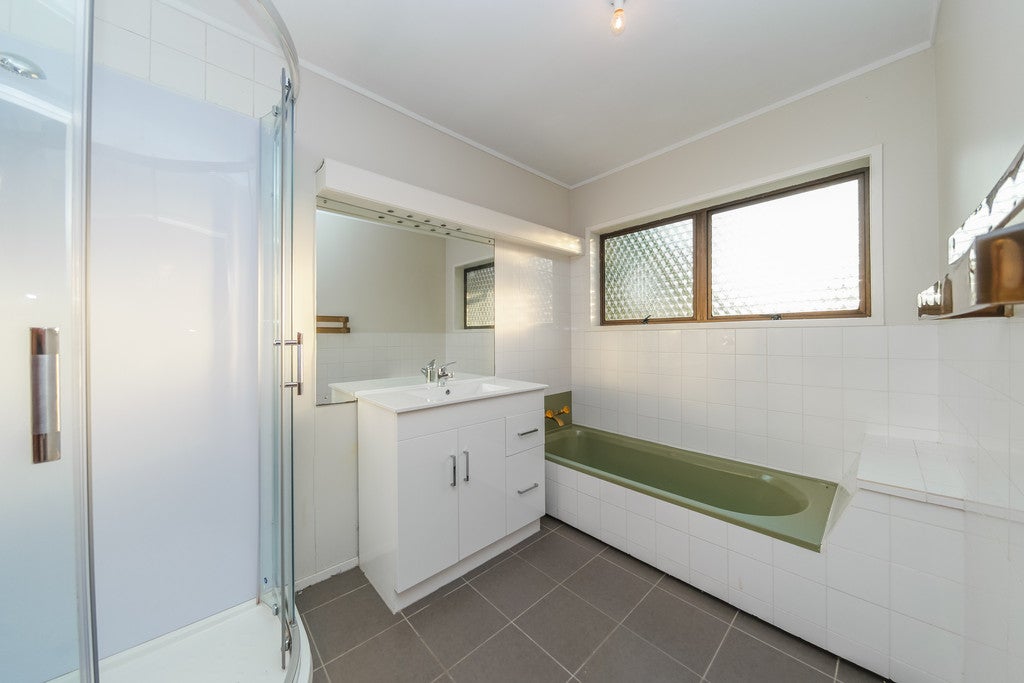 35 Gills Road, Bucklands Beach, Auckland - Carousel 2