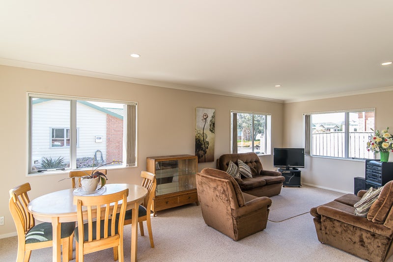 9 Pohutukawa Grove, Titahi Bay, Porirua - Carousel 2