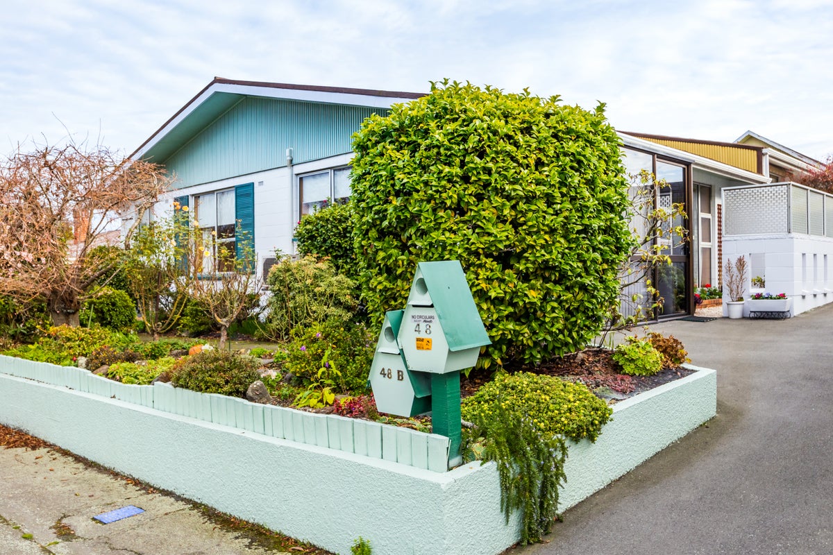 1/48 KITCHENER SQ, Highfield, Timaru - Carousel 1