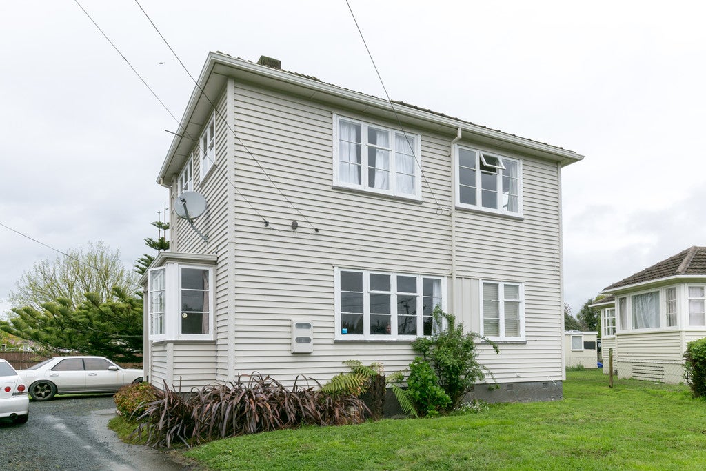 10 Denz Street, Maeroa, Hamilton - Carousel 2