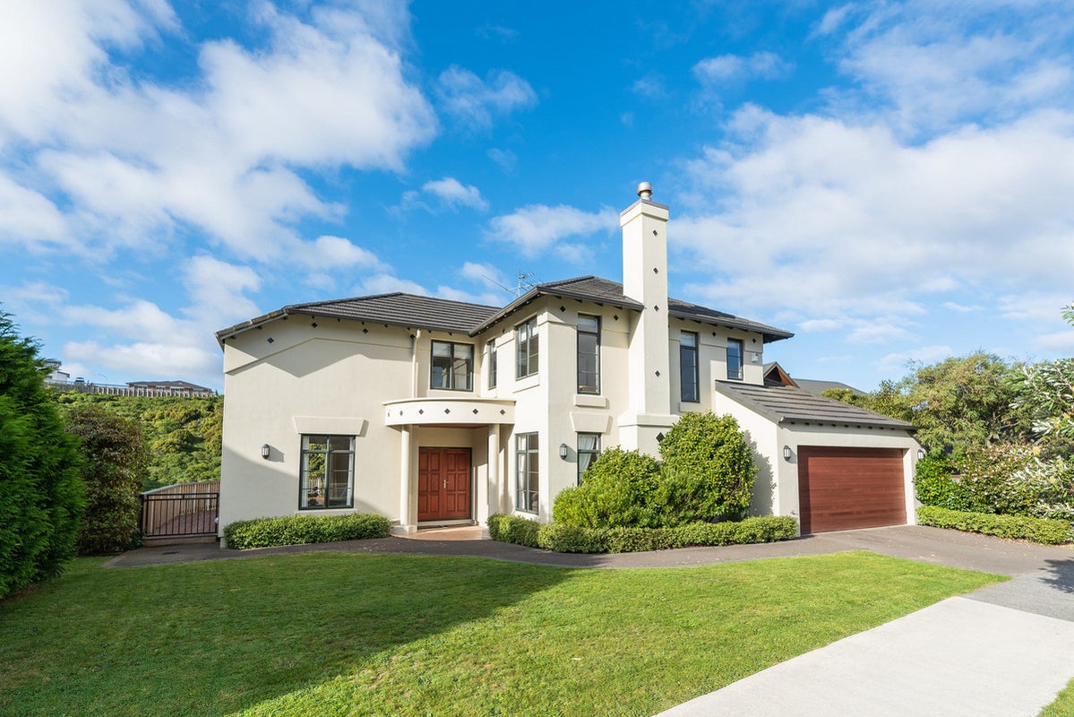14 Amesbury Drive, Churton Park, Wellington - Carousel 1