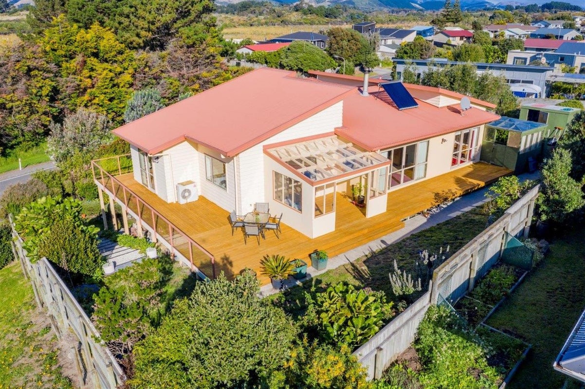 39 Rutherford Drive, Waikanae Beach, Waikanae - Carousel 2