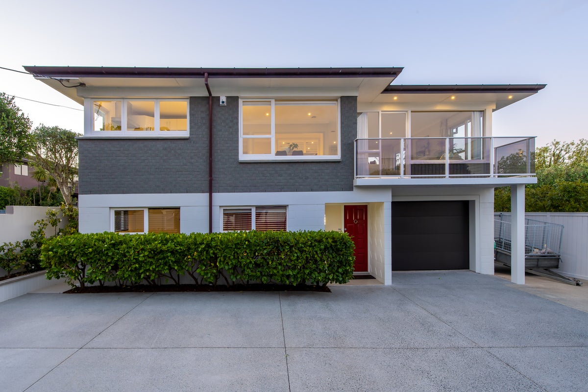 26 Castor Bay Road, Castor Bay, Auckland - Carousel 2