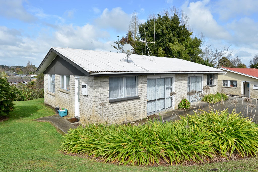 23A Resthill Crescent, Glenview, Hamilton - Carousel 2