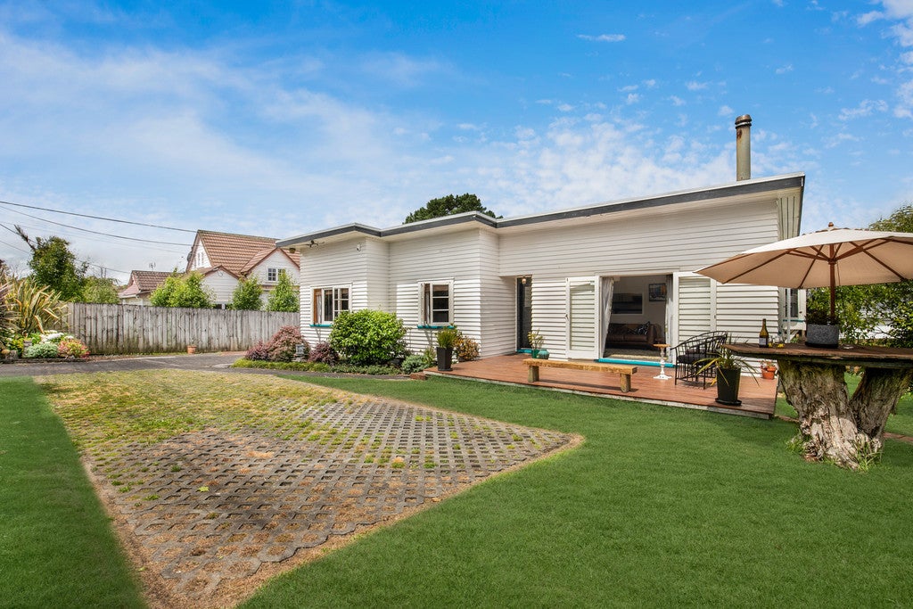82A Atkinson Road, Titirangi, Auckland - Carousel 1