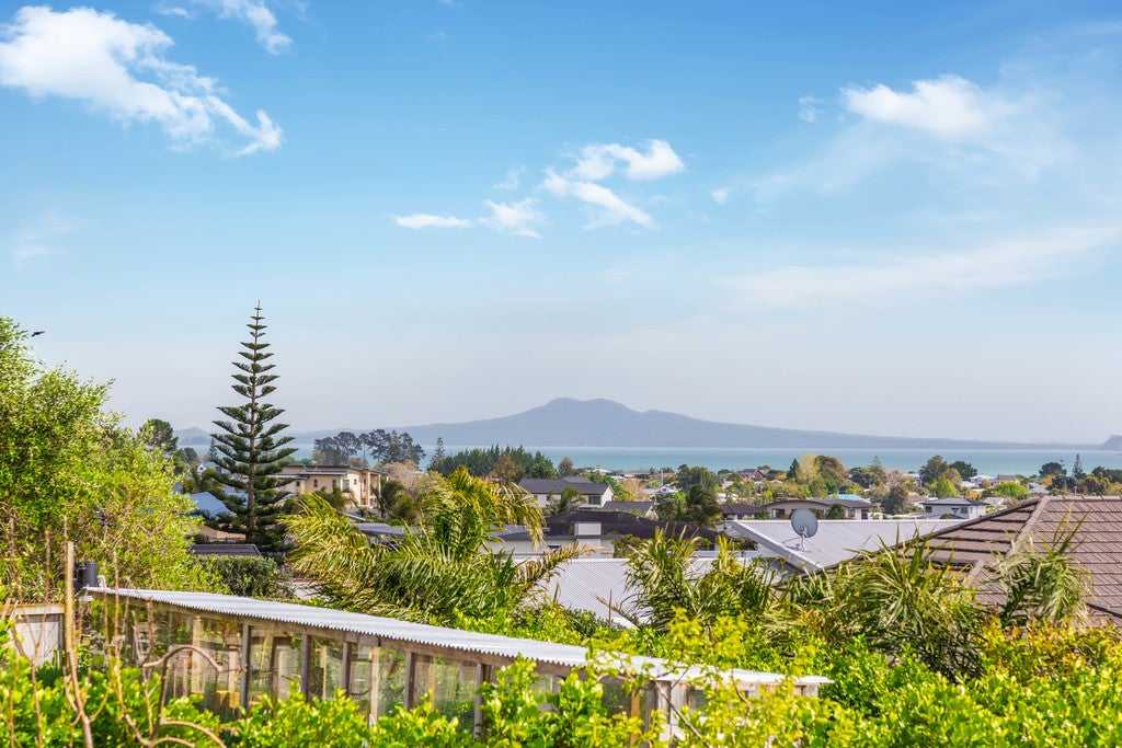 19 Liberty Crescent, Beachlands, Auckland - Carousel 2