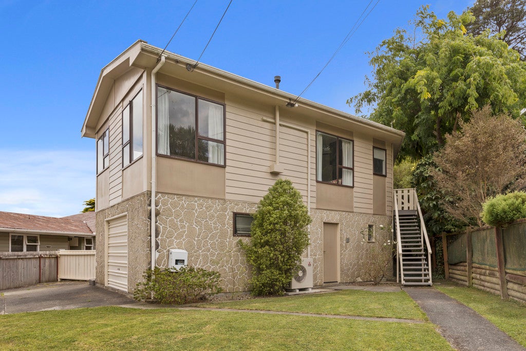 5 Lowry Crescent, Stokes Valley, Lower Hutt - Carousel 1