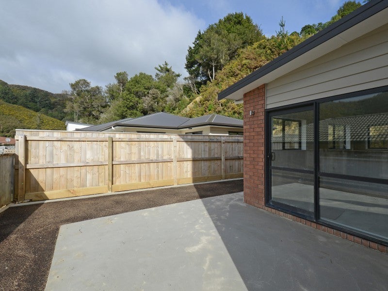 8 Aragon Grove, Kingsley Heights, Upper Hutt - Carousel 2