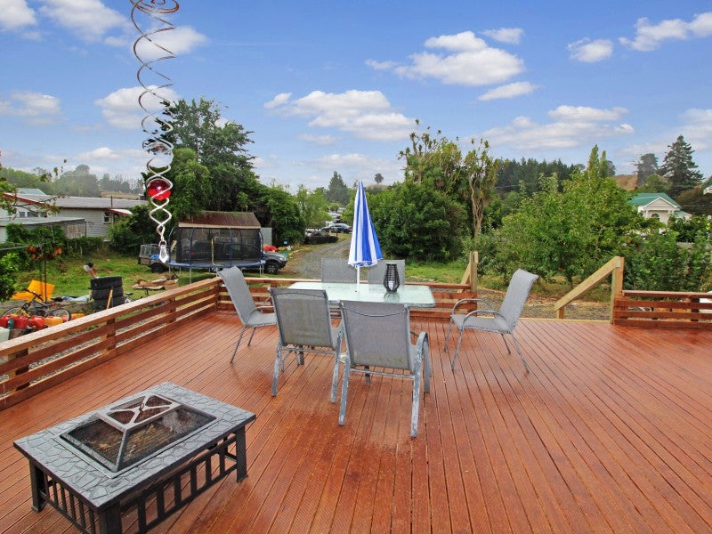 29 Bruce Street, Hunterville - Carousel 26