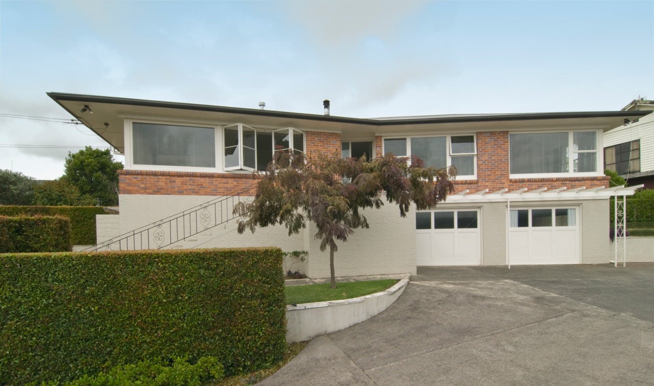 7 Ridgemount Rise, Mangere Bridge, Auckland - Carousel 1