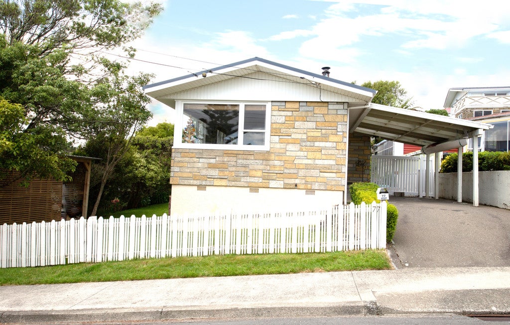 77 Beazley Avenue, Paparangi, Wellington - Carousel 2