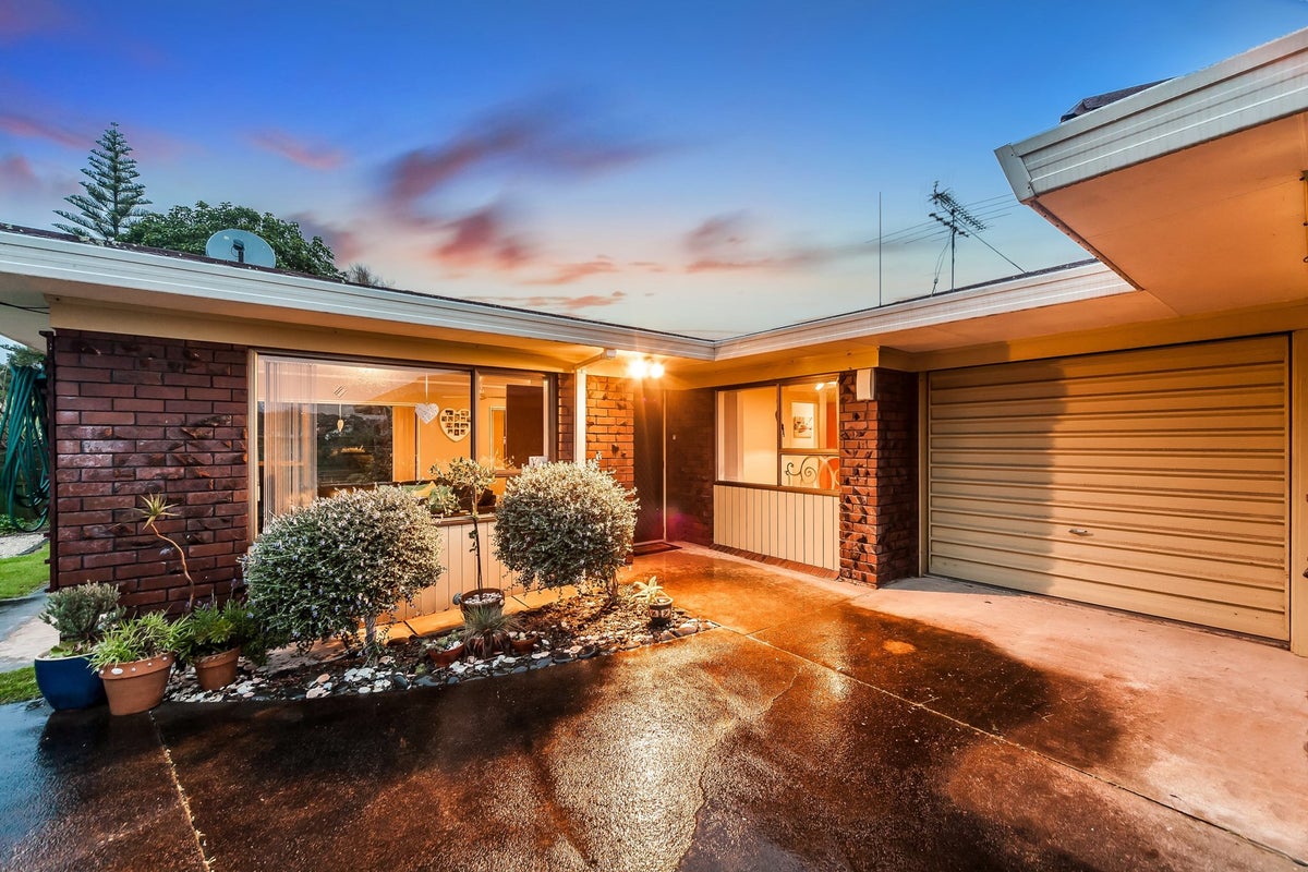 2/29 Vivian Wilson Drive, Eastern Beach, Auckland - Carousel 1