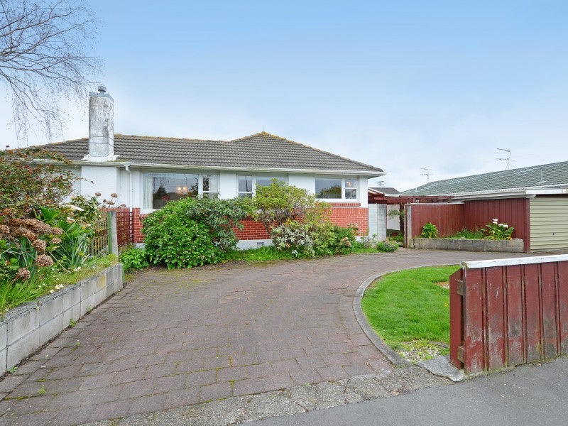 17 Camp Street, Silverstream, Upper Hutt - Carousel 2