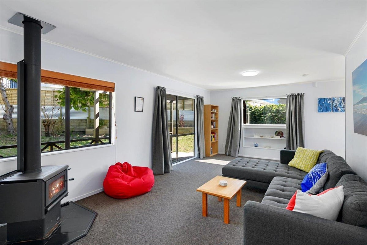 167 Weggery Drive, Waikanae Beach, Waikanae - Carousel 2