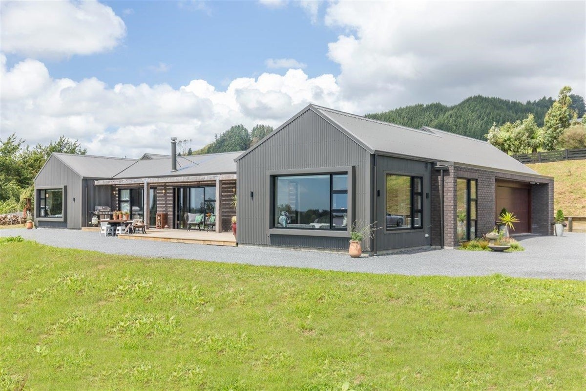 157 Manakau Heights Drive, Manakau, Levin - Carousel 1