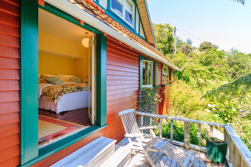 17 PITOITOI RD, DAYS BAY, EASTBOURNE - Carousel 1