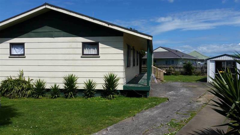 33 Dungarvon Place, Clendon Park, Auckland - Carousel 2