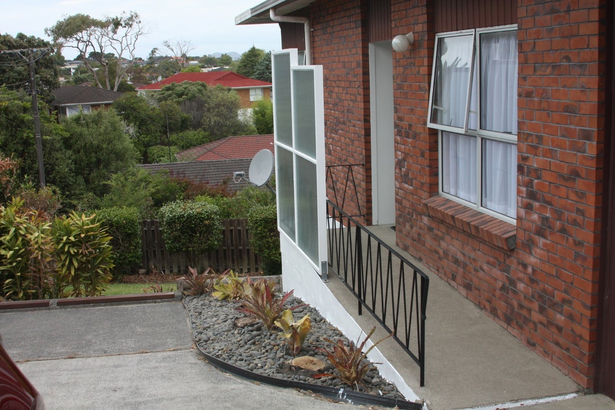 2/181 Forrest Hill Road, Forrest Hill, Auckland - Carousel 1