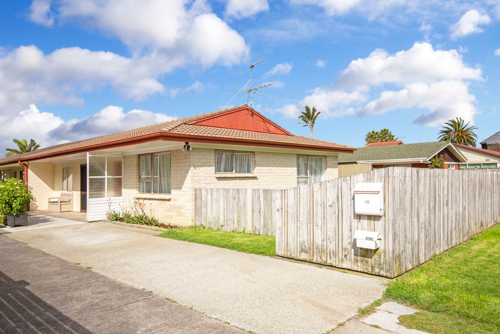 7 Jern Place, Eastern Beach, Auckland - Carousel 1