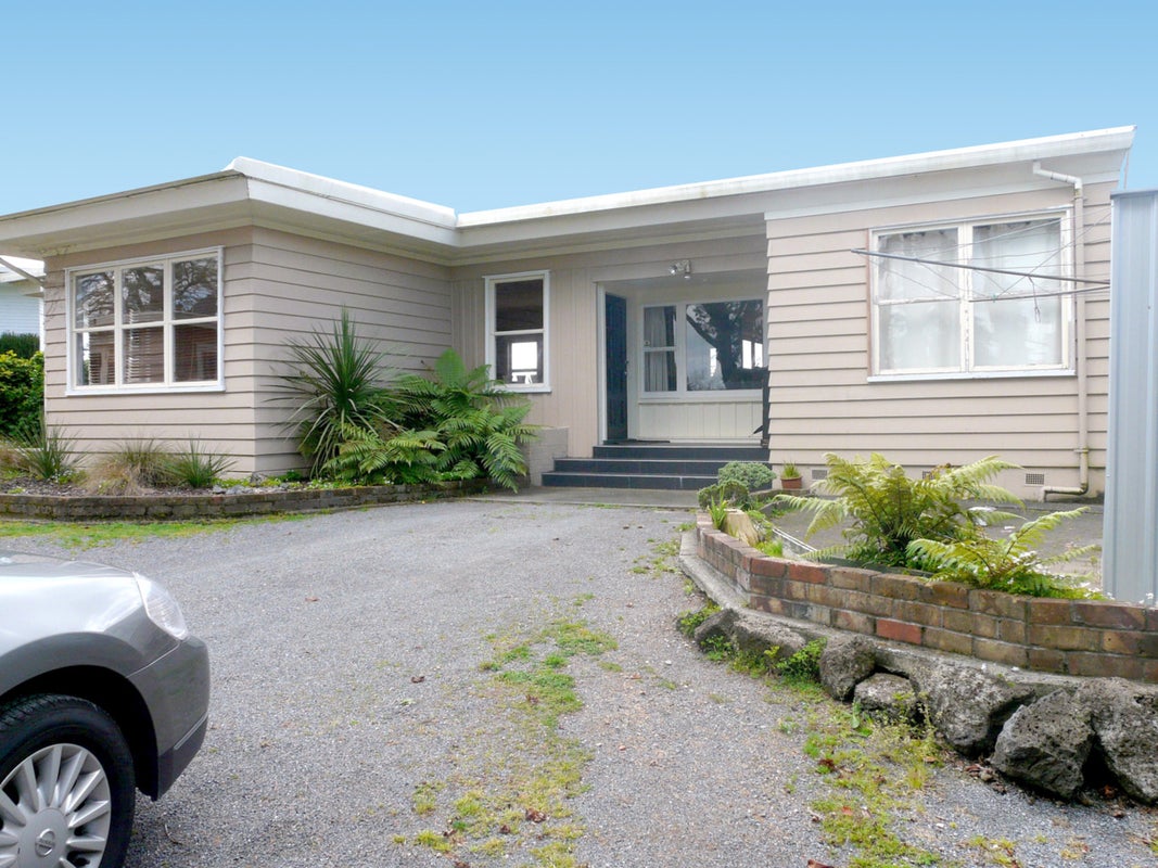 17 Awatere Avenue, Beerescourt, Hamilton - Carousel 1