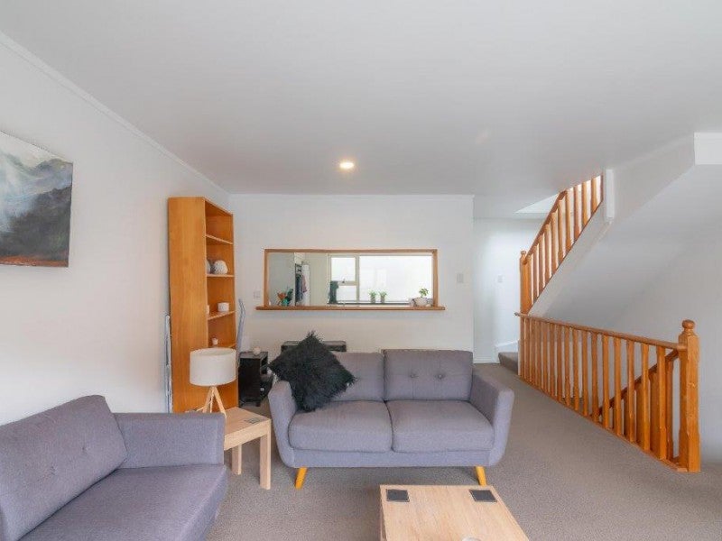 8/2 Mcfarlane Street, Mount Victoria, Wellington - Carousel 2