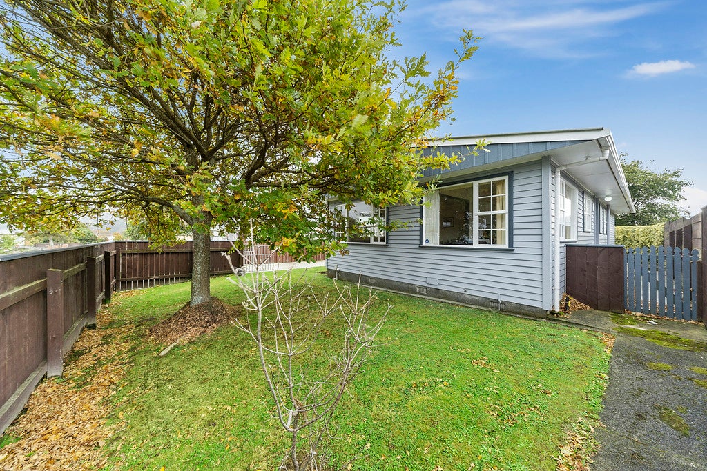13 Pencarrow Crescent, Wainuiomata, Lower Hutt - Carousel 17