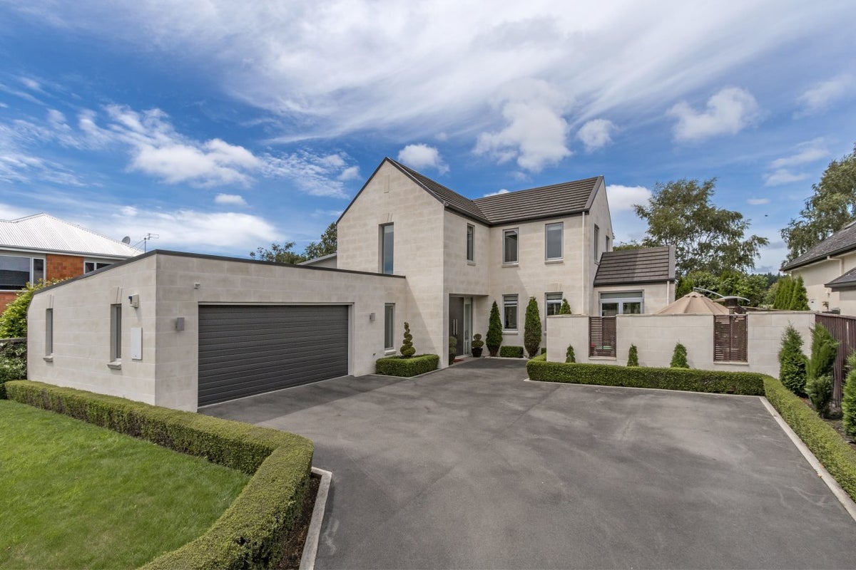 32 Birkdale Drive, Shirley, Christchurch - Carousel 1