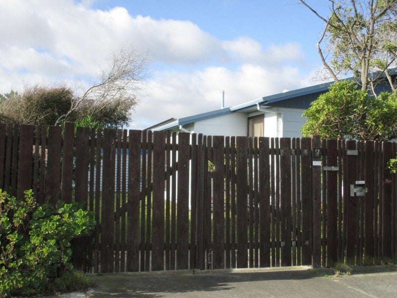 7 Reeves Street, Waikanae Beach, Waikanae - Carousel 1