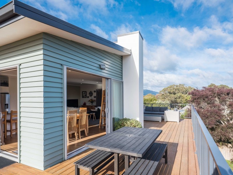 17 Simpson Crescent, Raumati Beach, Paraparaumu - Carousel 2