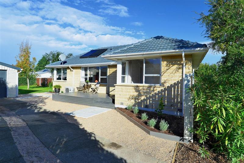 95 Warren Crescent, Hillmorton, Christchurch - Carousel 1