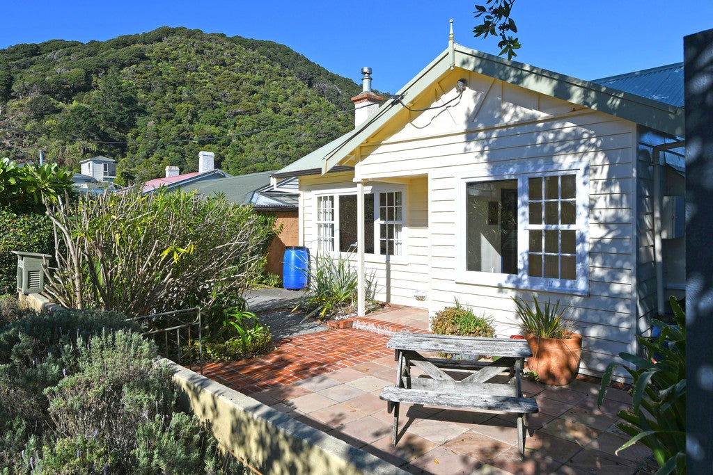 25 Hinau Street, Eastbourne, Lower Hutt - Carousel 1