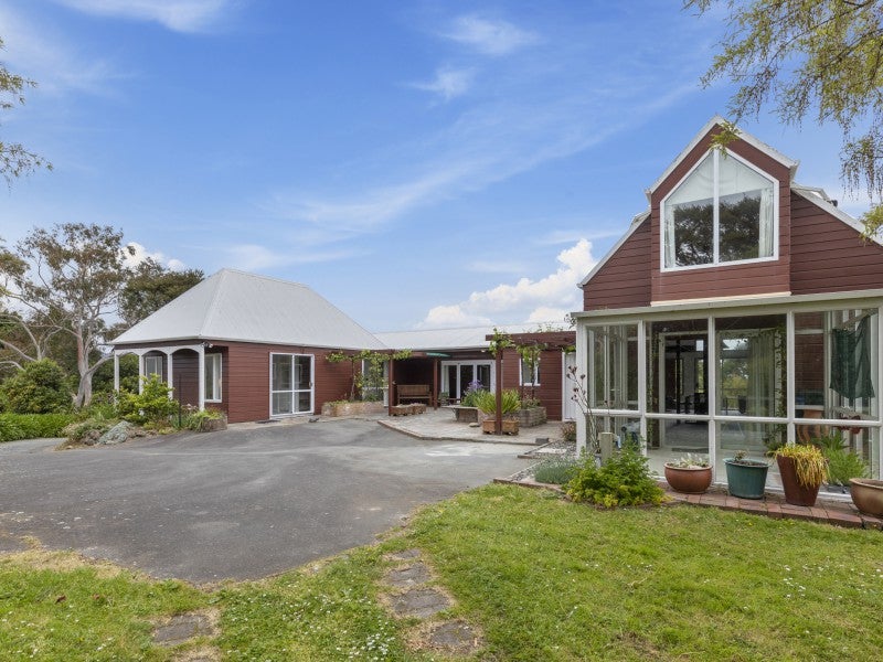 9 Palm Grove, Belmont, Lower Hutt - Carousel 1