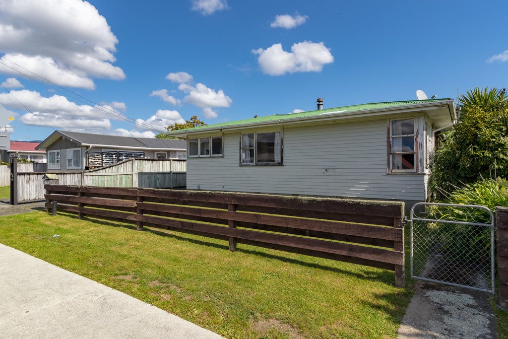 67 Karamu Crescent, Wainuiomata, Lower Hutt - Carousel 1