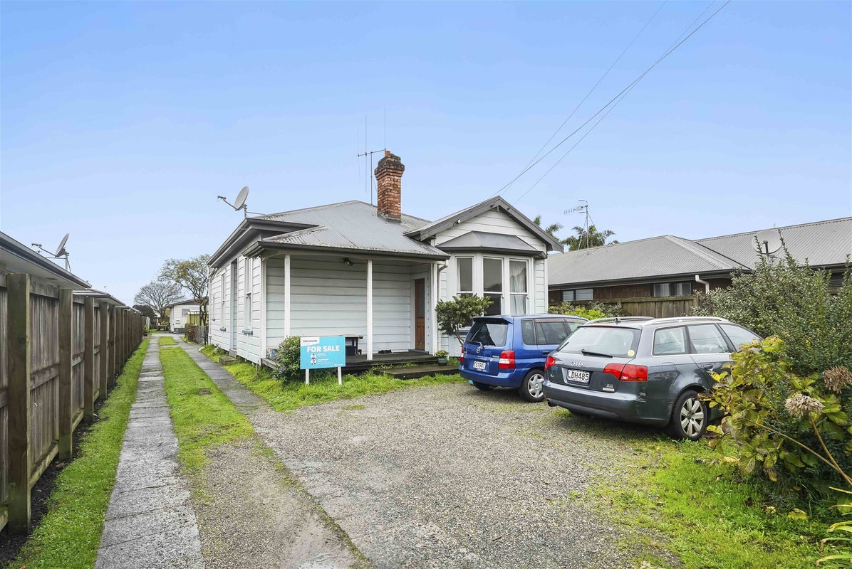 11 Lyon Street, Frankton, Hamilton - Carousel 1