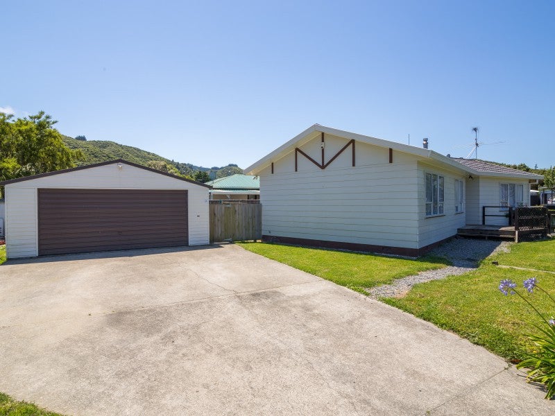 17 Delaware Grove, Totara Park, Upper Hutt - Carousel 2