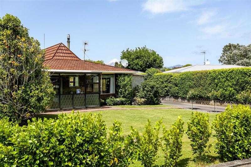 4 Woodleigh Street, Frankleigh Park, New Plymouth - Carousel 16