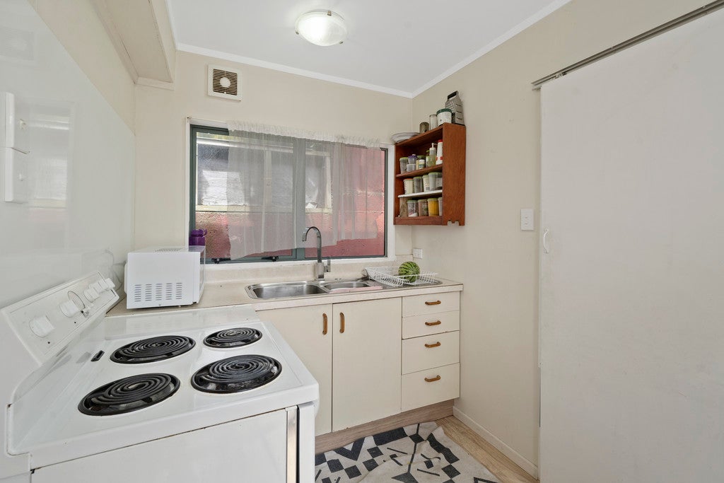 41 East Street, Petone, Lower Hutt - Carousel 20