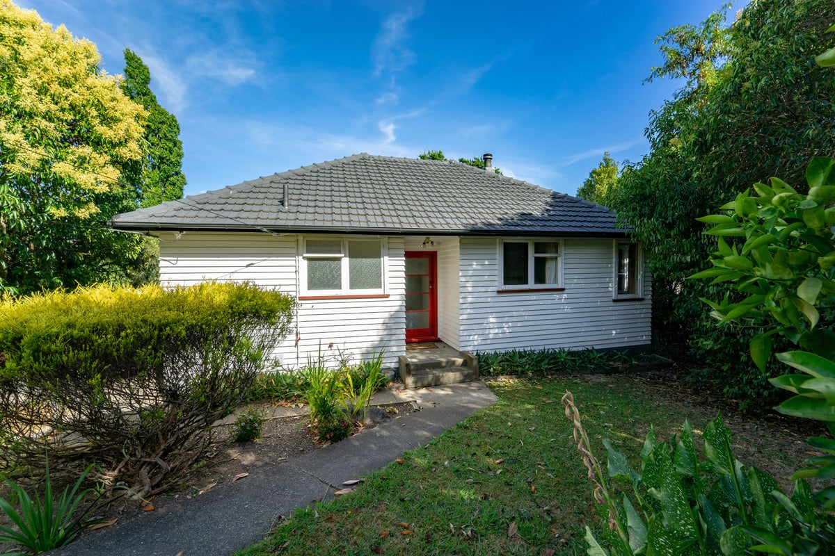 268 The Ridgeway, Stoke, Nelson - Carousel 1