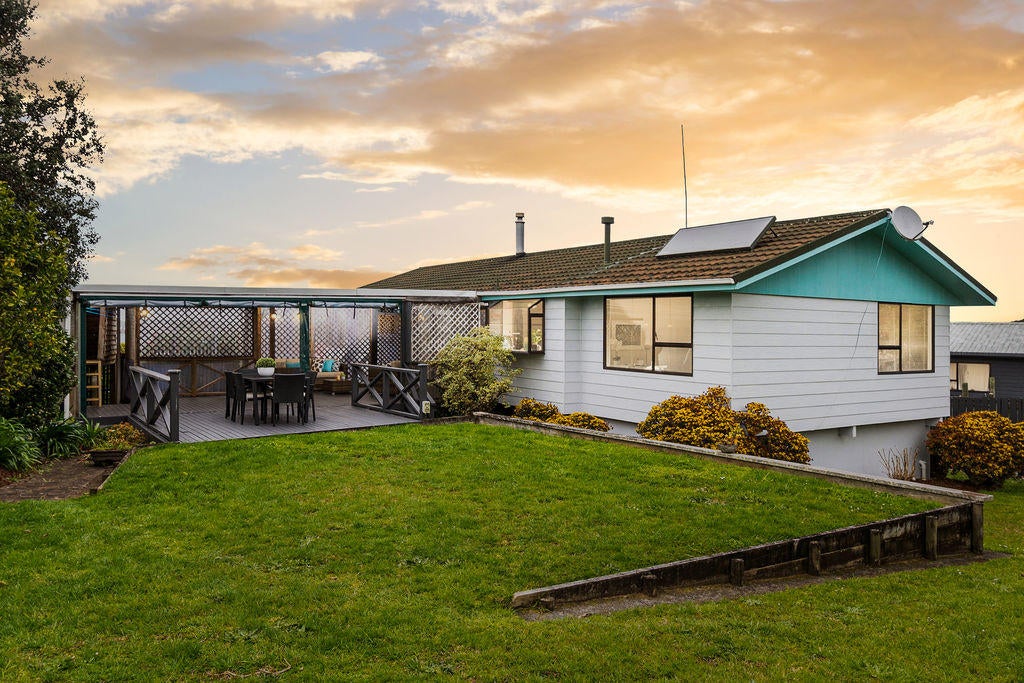 9 Moxham Grove, Massey, Auckland - Carousel 2